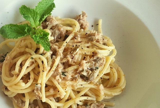 pasta with tuna, mint and capers 