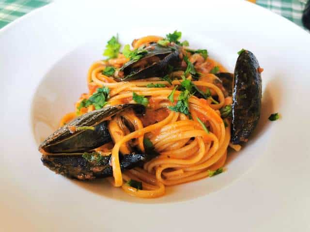 Spaghetti with mussels alla Tarantina pasta recipes from Puglia