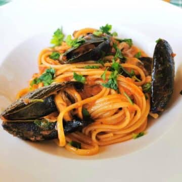 spaghetti with mussels alla tarantina
