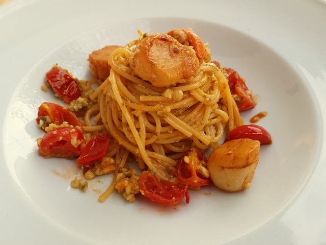 Spaghetti with Scallops and Citrus Fruit