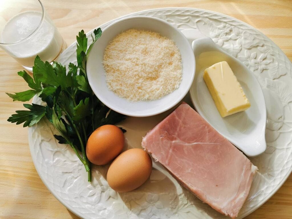 ingredients for tagliolini au gratin with ham