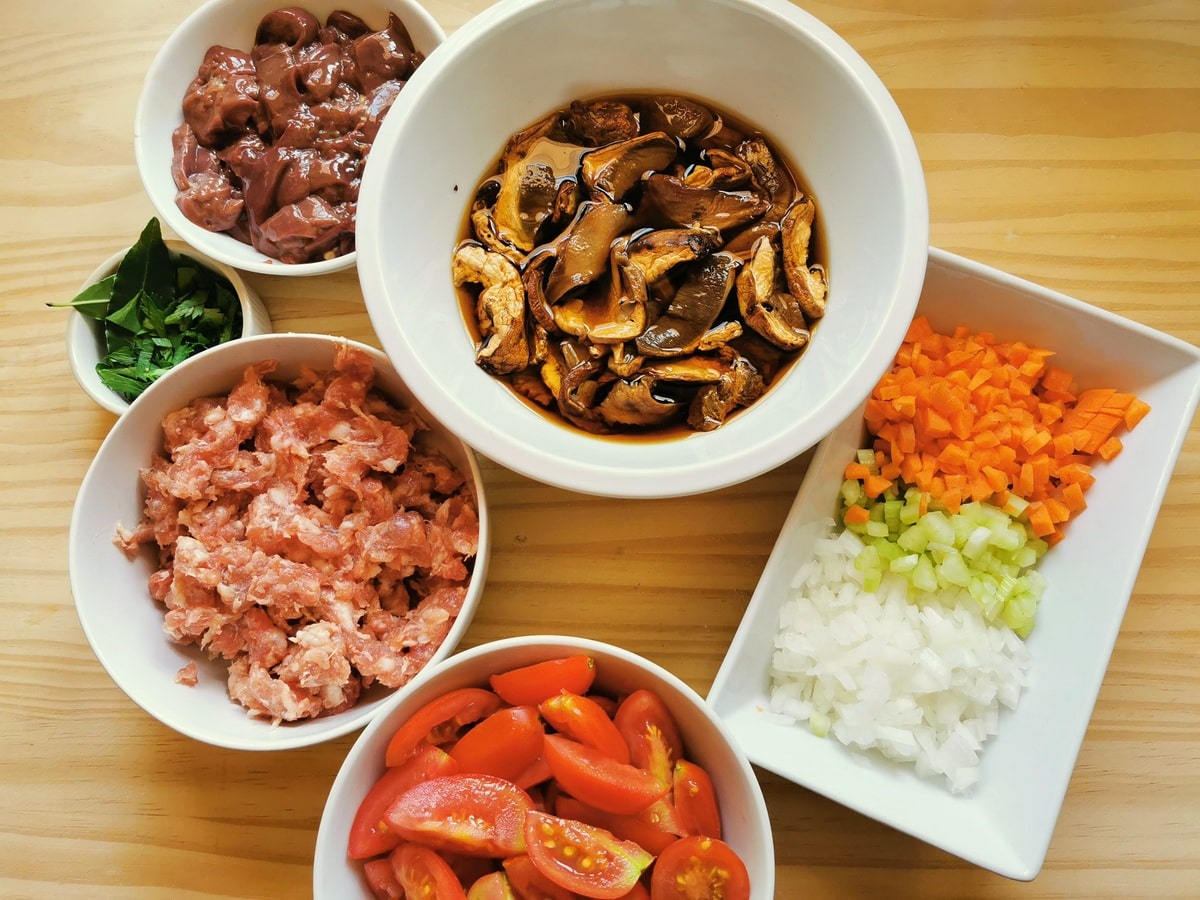 Tagliolini pasta alla Langarola prepped in bowls