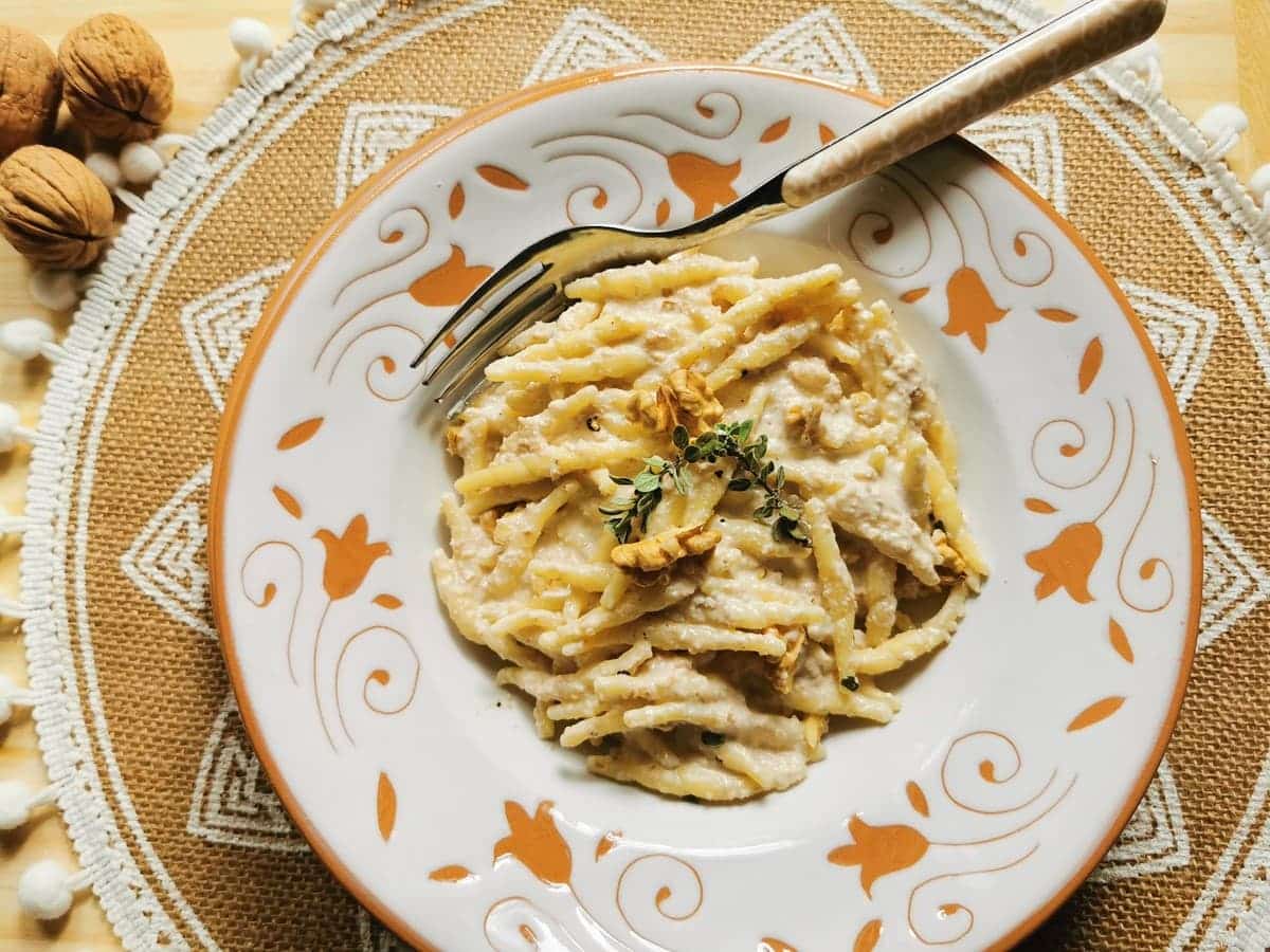 Walnut sauce pasta.